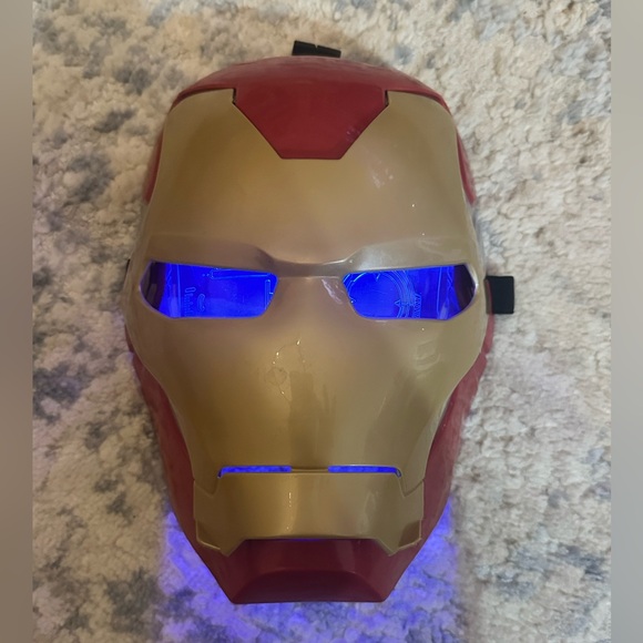 Marvel Iron Man Light-Up Mask Electronic Helmet LED Kids Costume Role Play - Picture 2 of 5